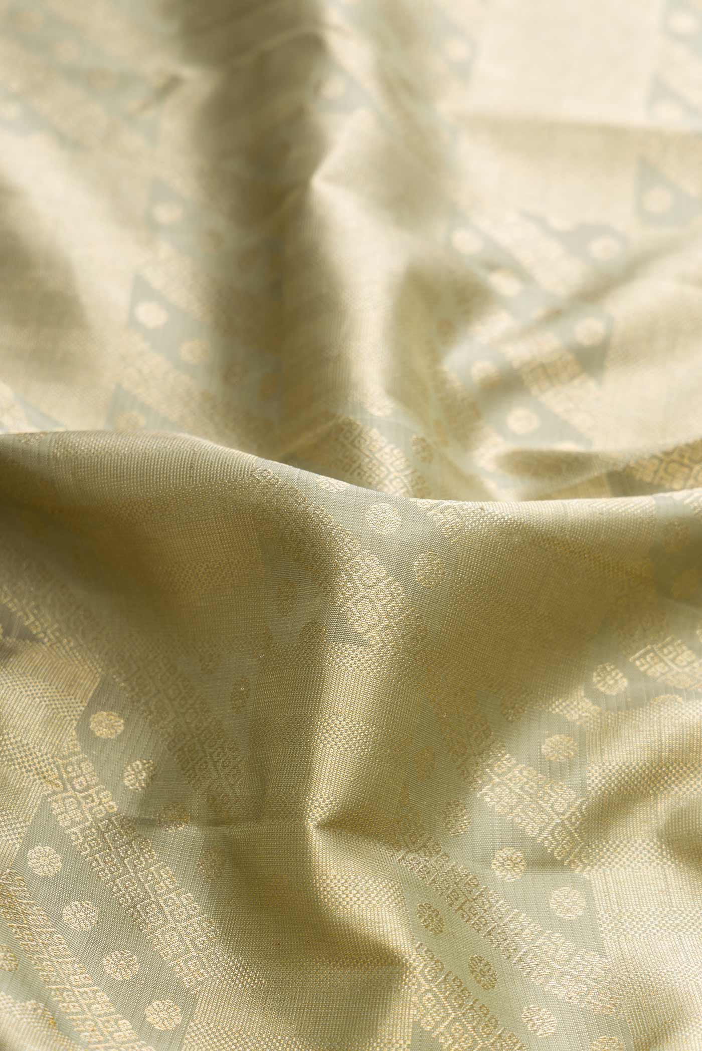 Light Green Dual Tone Kanchipuram Silk Saree - Image 2