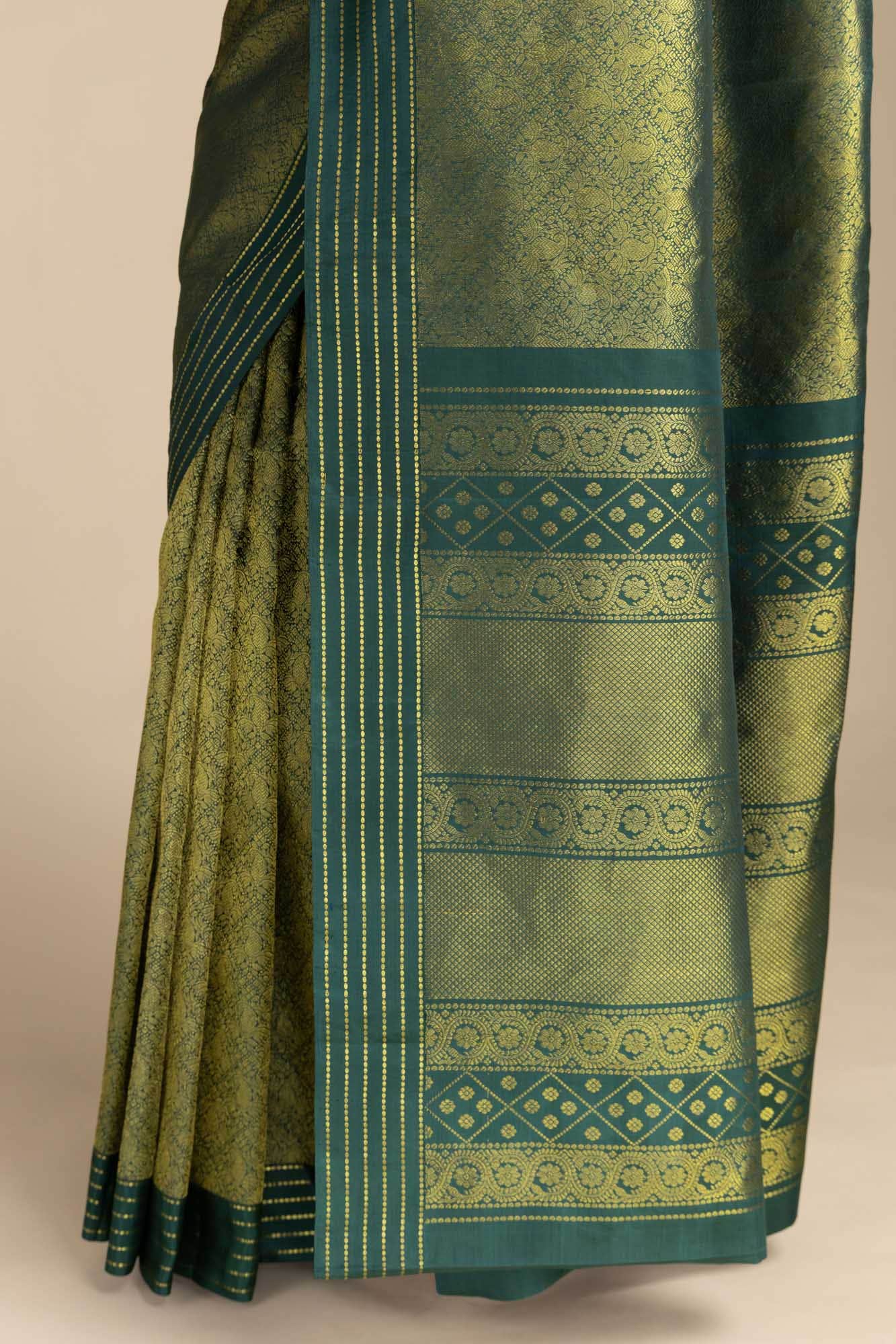 Maangai-Bottle Green Kanchipuram Silk Saree - Image 4