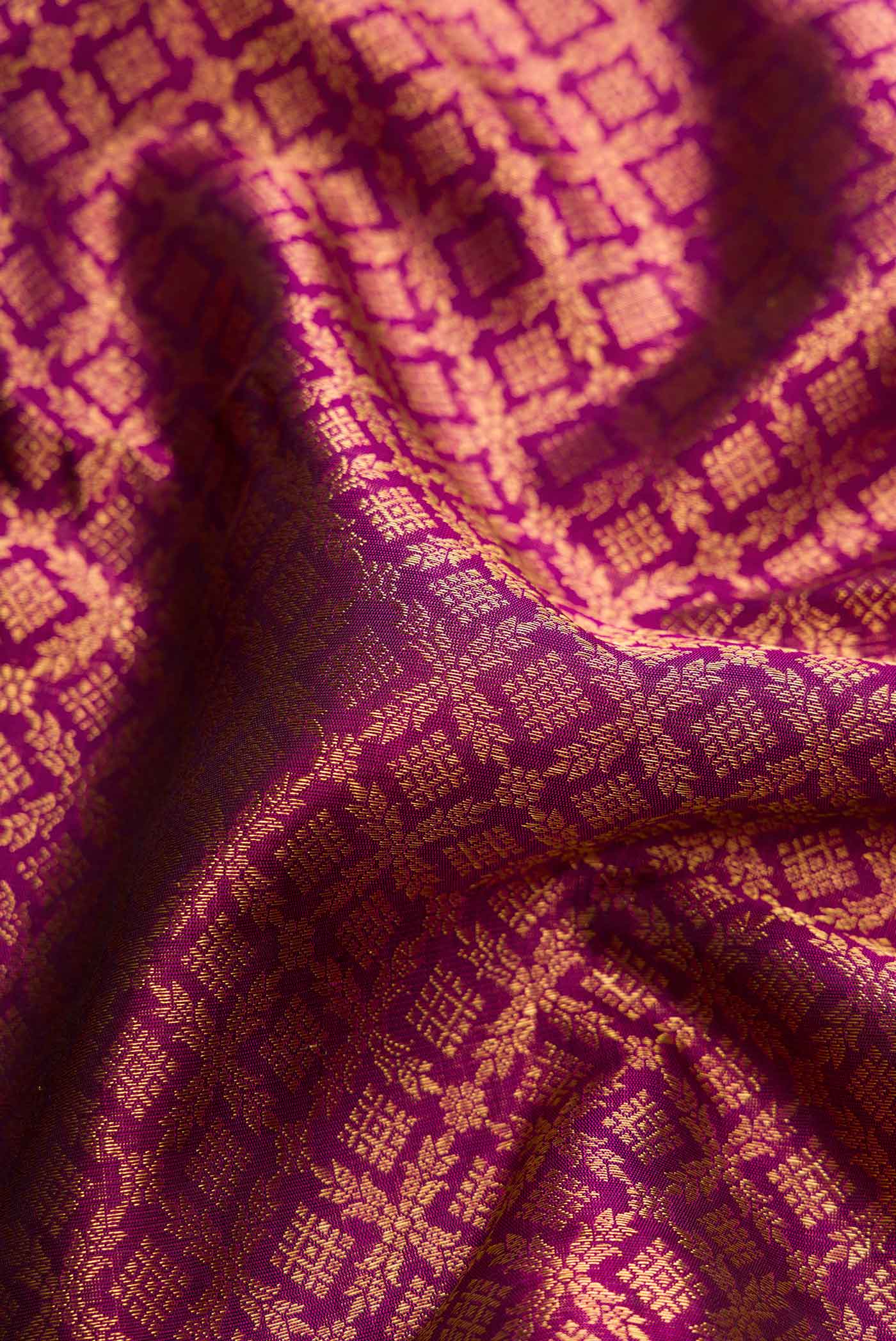 Magenta Dual Tone Kanjivaram Silk Saree - Image 2
