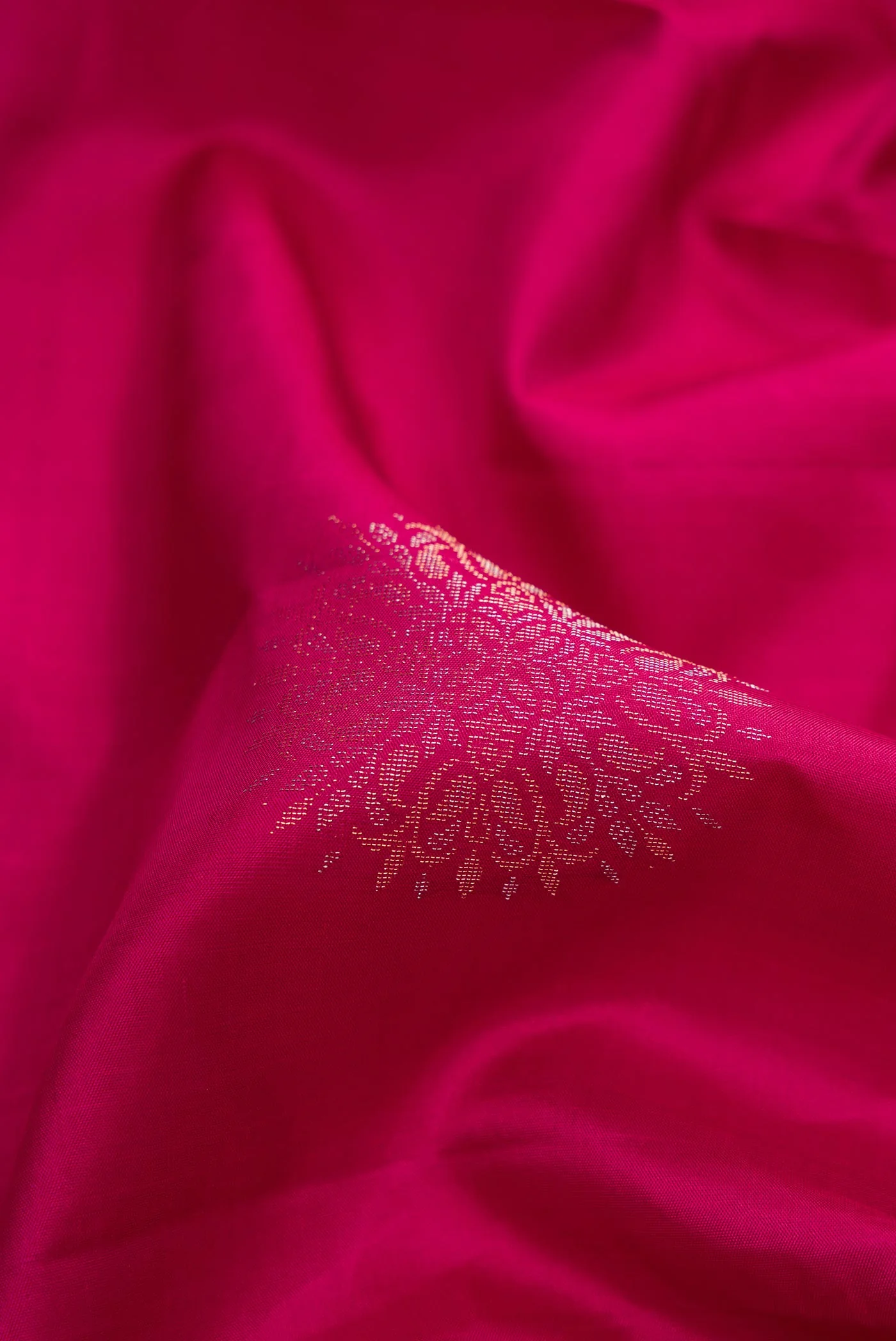 Magenta Dual Tone Soft Silk Saree - Image 2