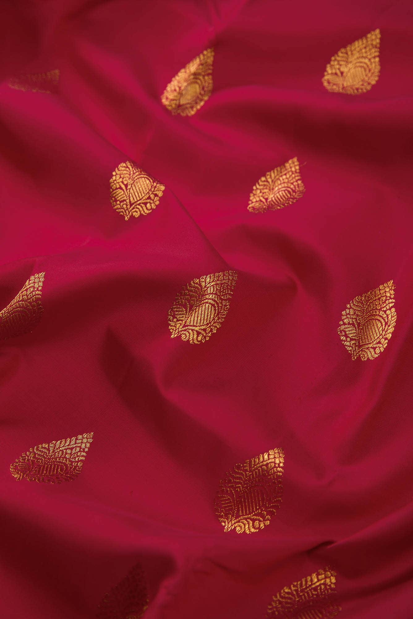 Pure Silk Pure Zari Maroon Dual Tone Kanjivaram Saree - Image 3