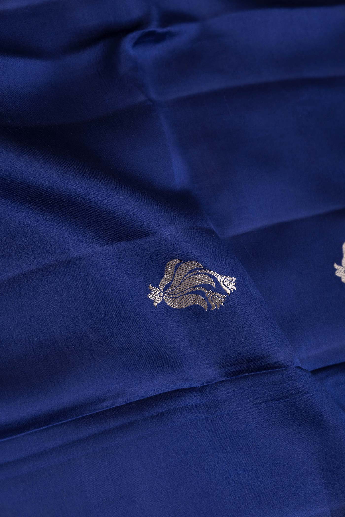 Navy Blue Dual Tone Banarasi Saree - Image 2