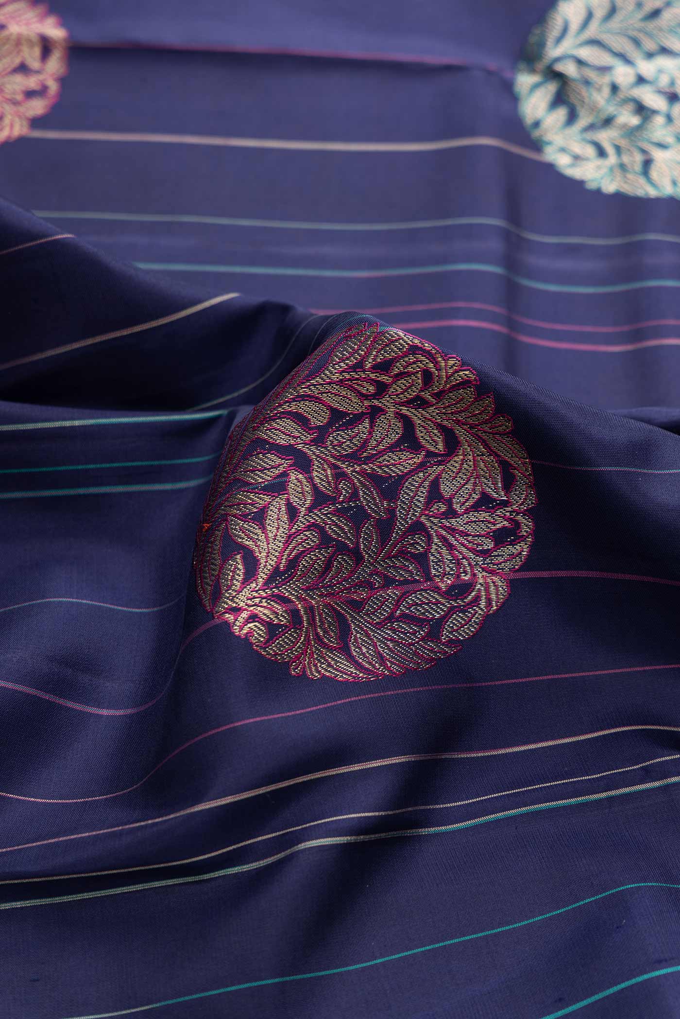 Navy Blue Dual Tone Kanjivaram Silk Saree - Image 2