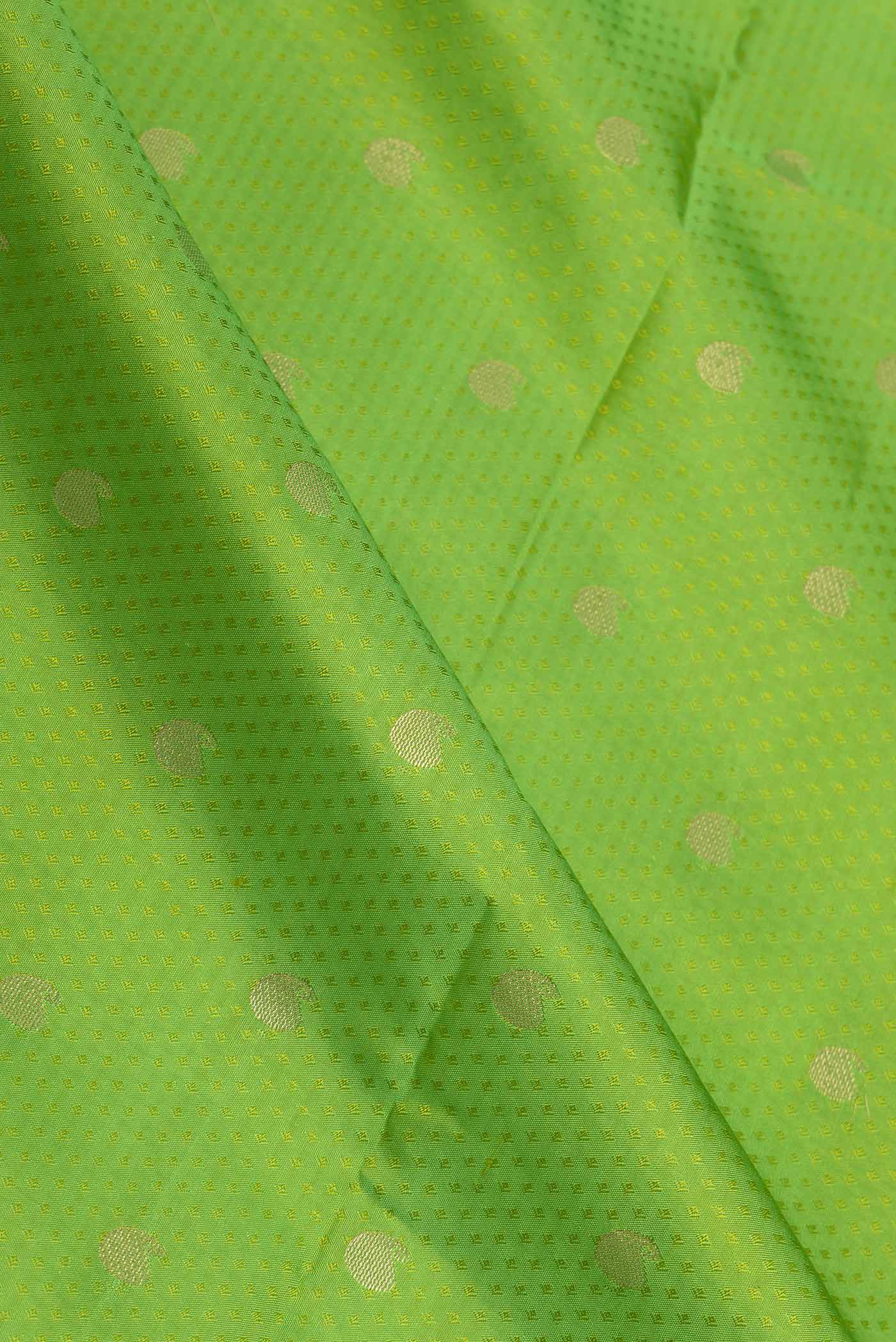 Parrot Green Dual Tone Kanchipuram Saree - Image 2