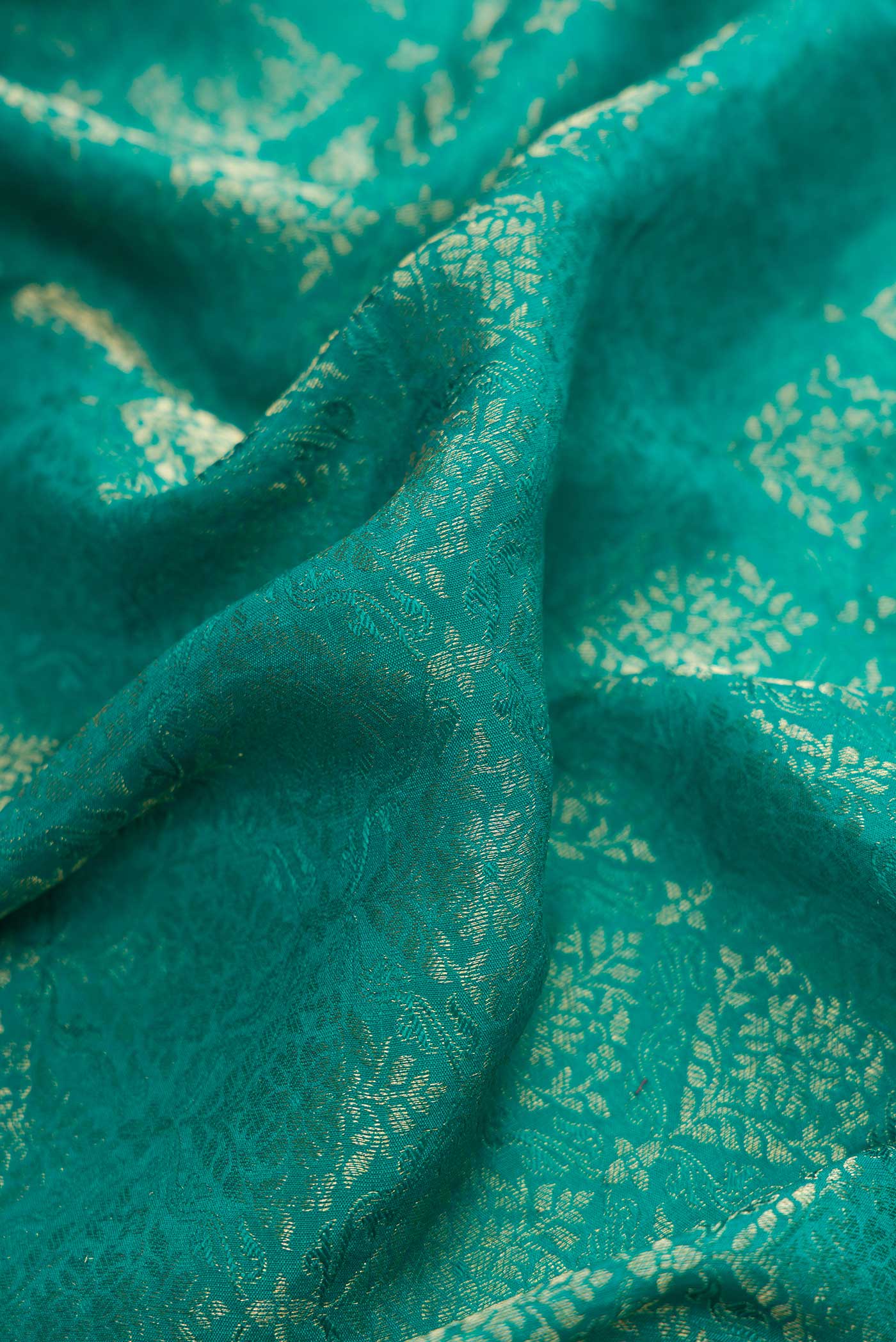 Turquoise Mysore Crepe Saree - Image 2