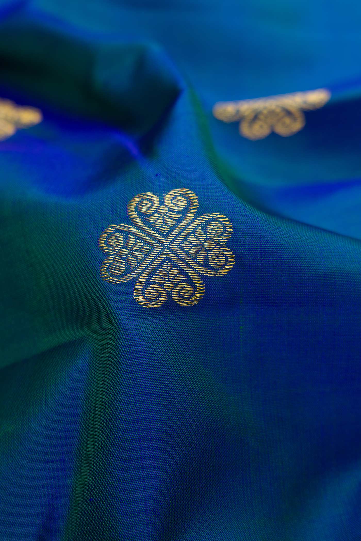Peacock Blue Dual Tone Kanjivaram Silk Saree - Image 2