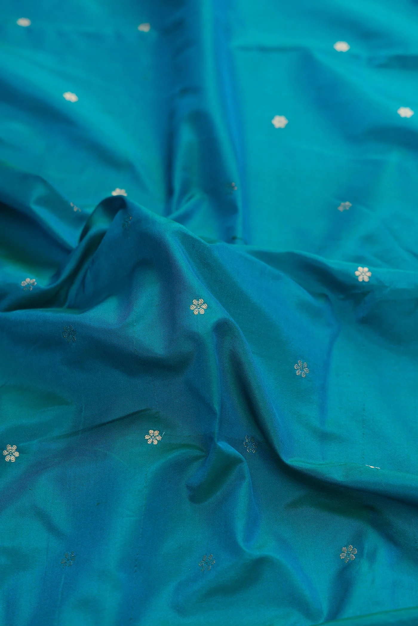 Peacock Blue Dual Tone Paithani Silk Saree - Image 2