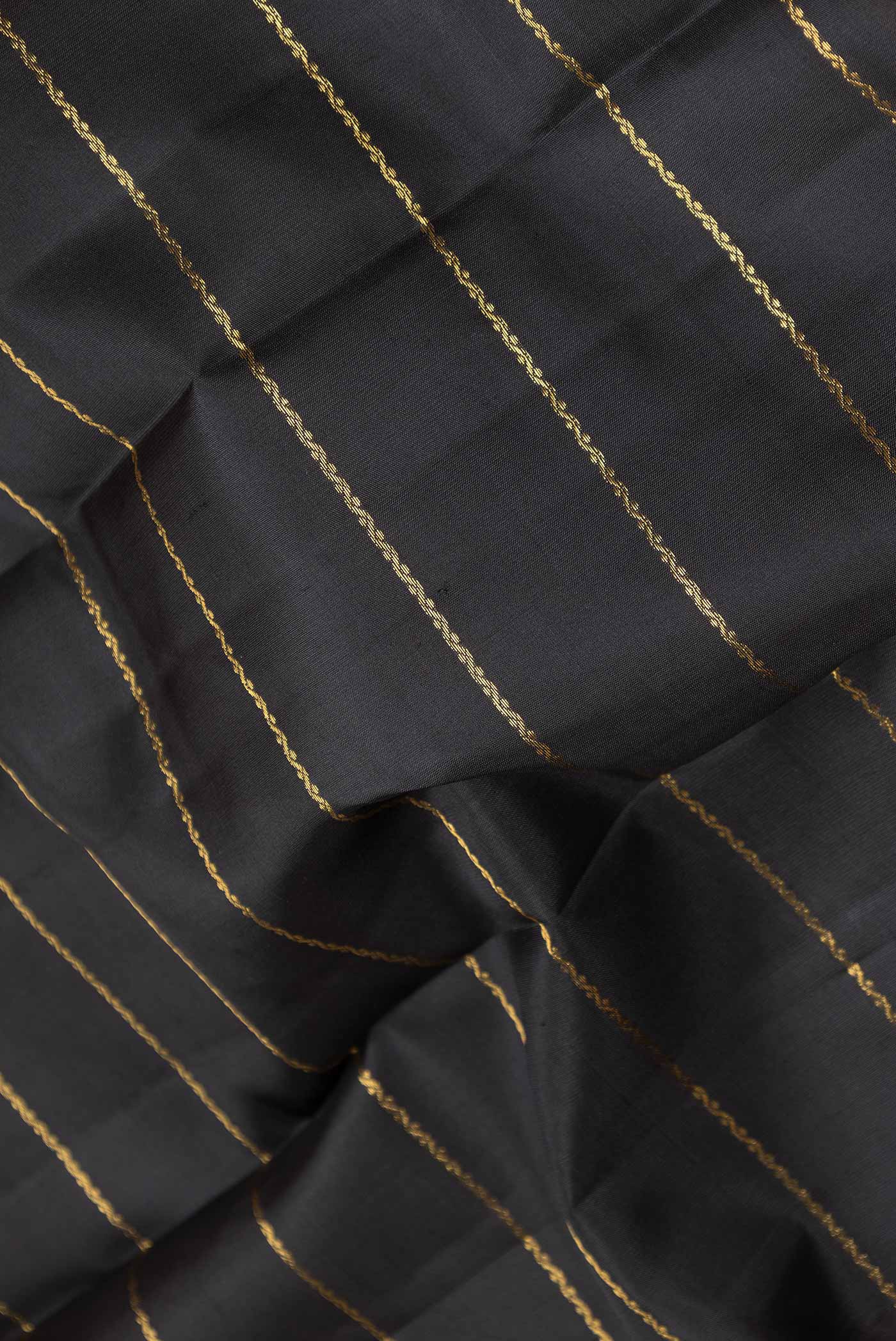 Pure Silk Pure Zari Black Dual Tone Kanjivaram Saree - Image 2