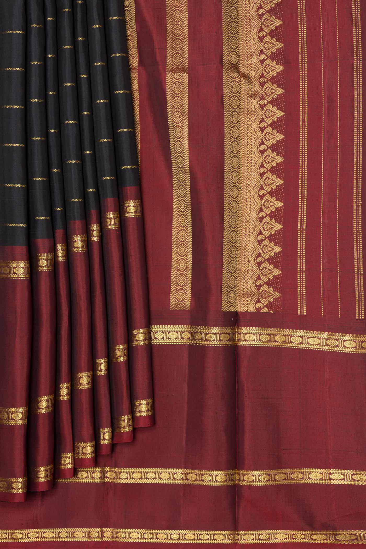 Pure Silk Pure Zari Black Dual Tone Kanjivaram Saree - Image 4