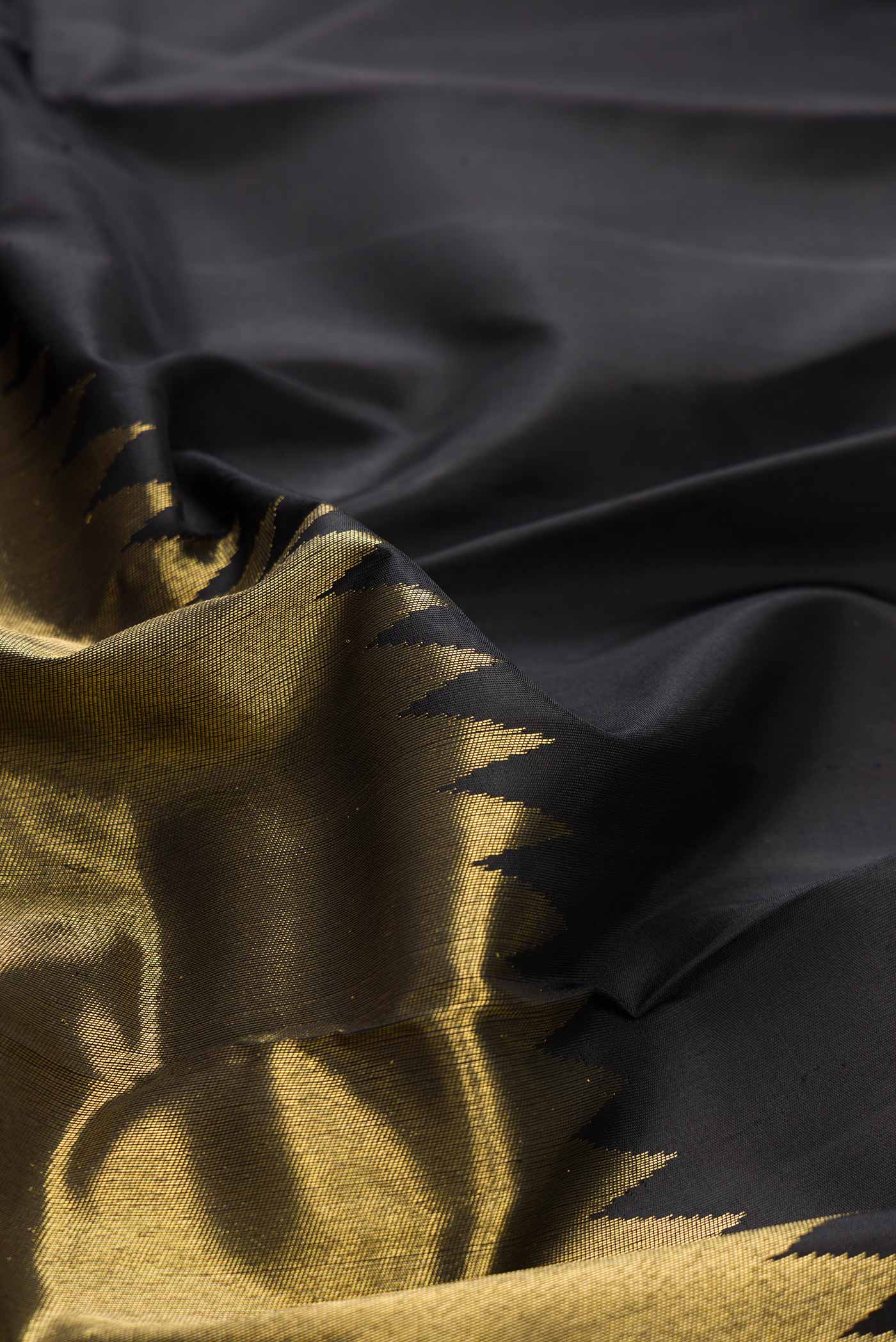 Pure Silk Pure Zari Black Dual Tone Kanchipuram Saree - Image 2