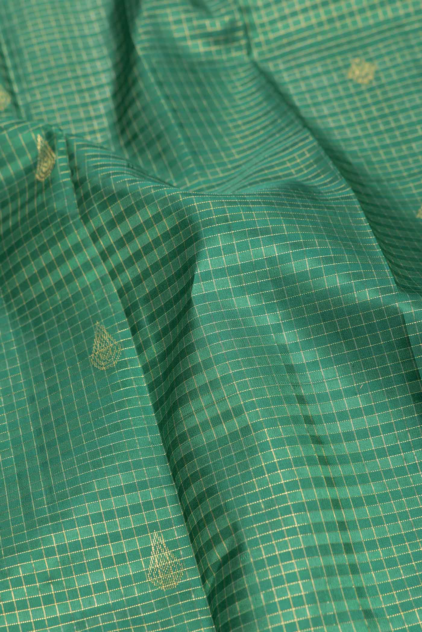 Pure Silk Pure Zari Green Dual Tone Kanjivaram Saree - Image 2