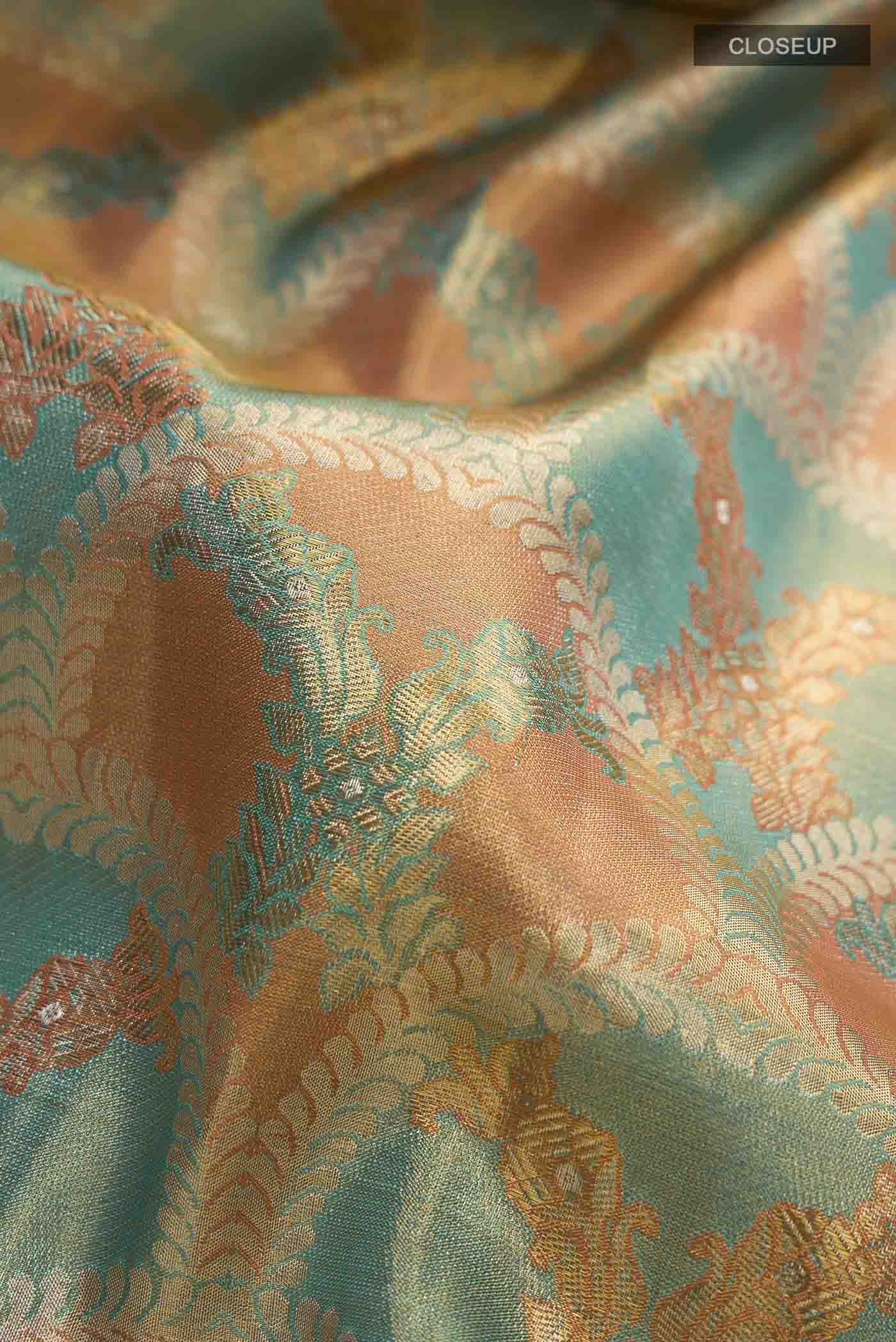 Pure Silk Pure Zari Green Kanjivaram Tissue Saree - Image 2