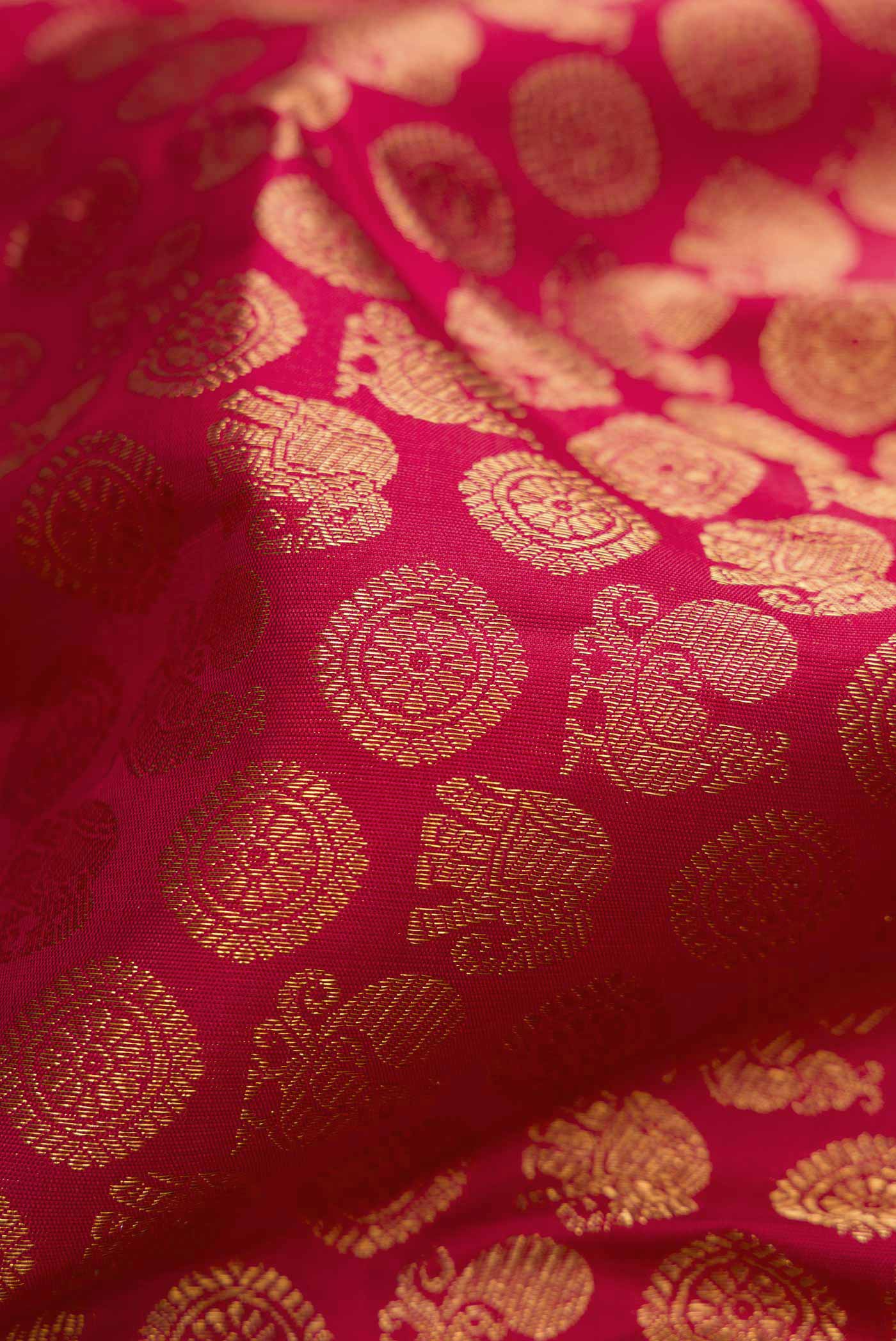 Pure Silk Pure Zari Maroon Dual Tone Kanjivaram Tissue Saree - Image 2