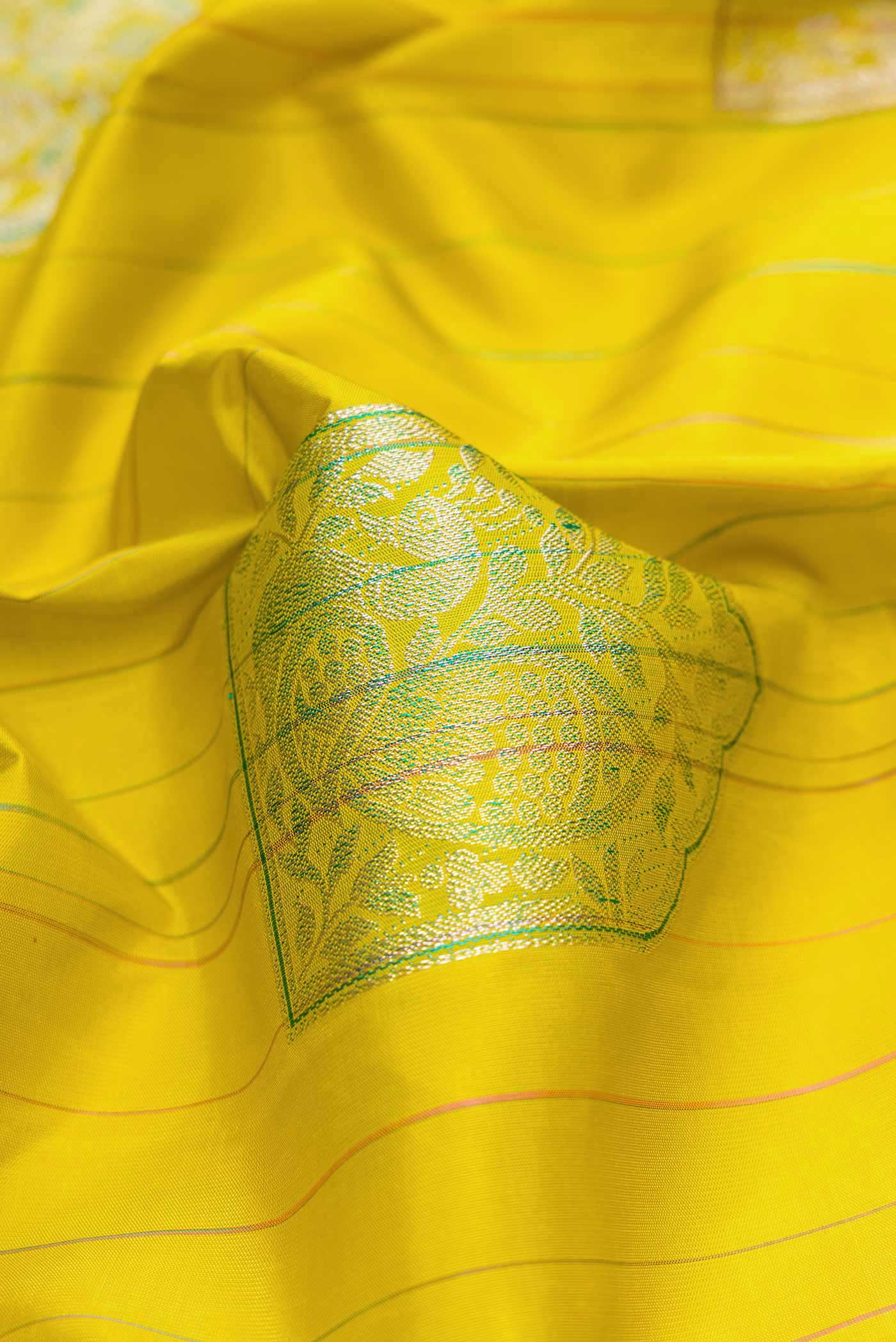 Pure Silk Pure Zari Mehandi Green Dual Tone Kanjivaram Saree - Image 2
