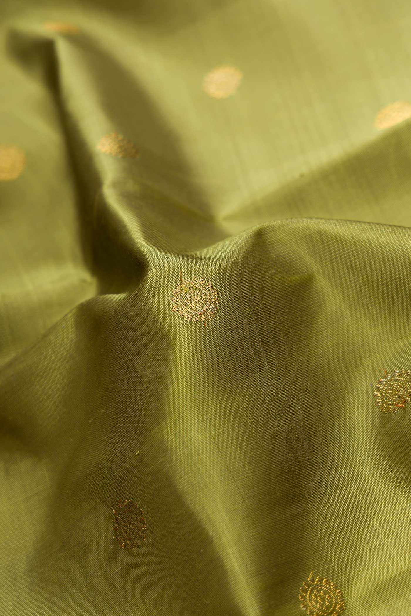 Pure Silk Pure Zari Mehandi Green Dual Tone Kanjivaram Saree - Image 2