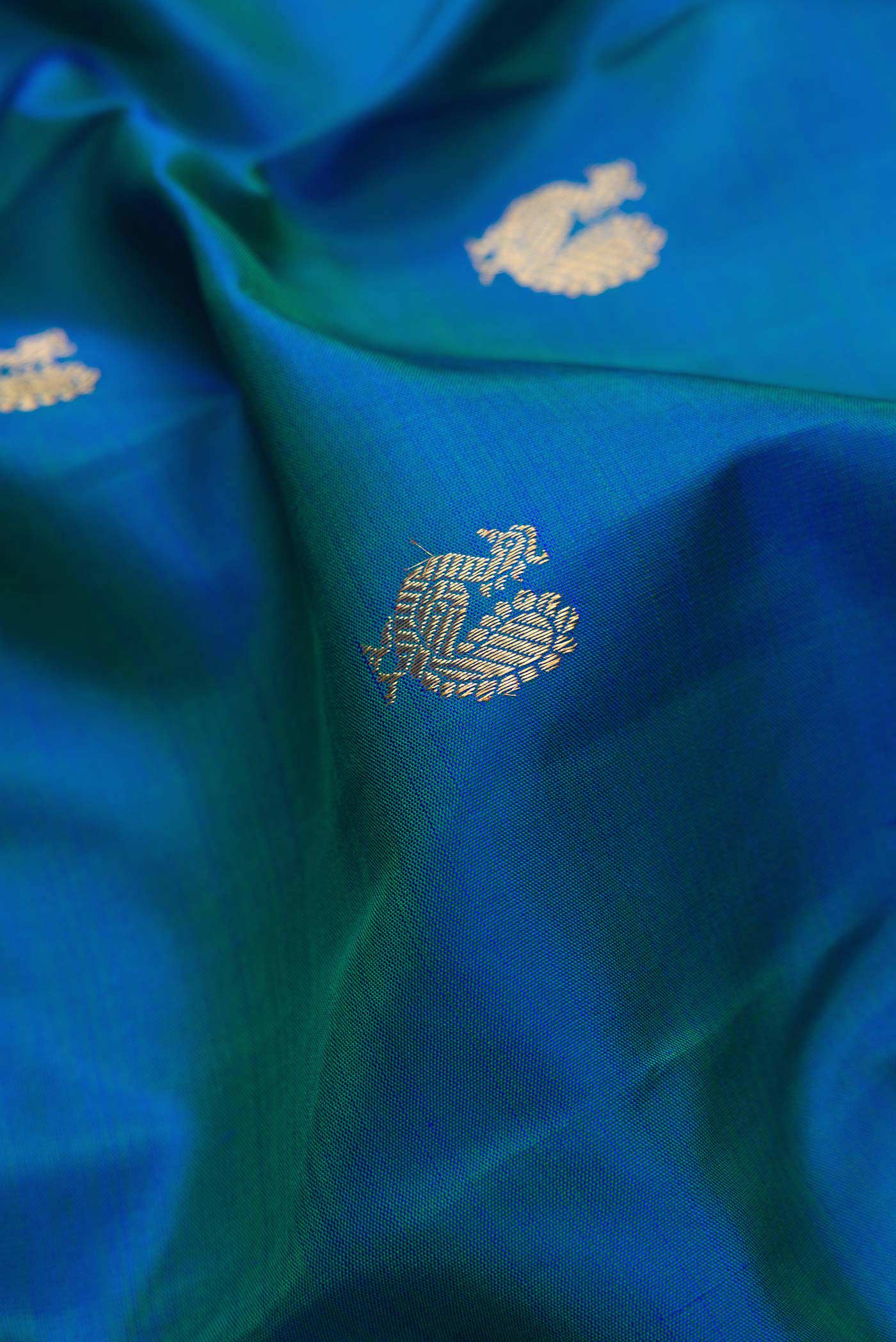 Pure Silk Pure Zari Peacock Blue Dual Tone Kanjivaram Saree - Image 2