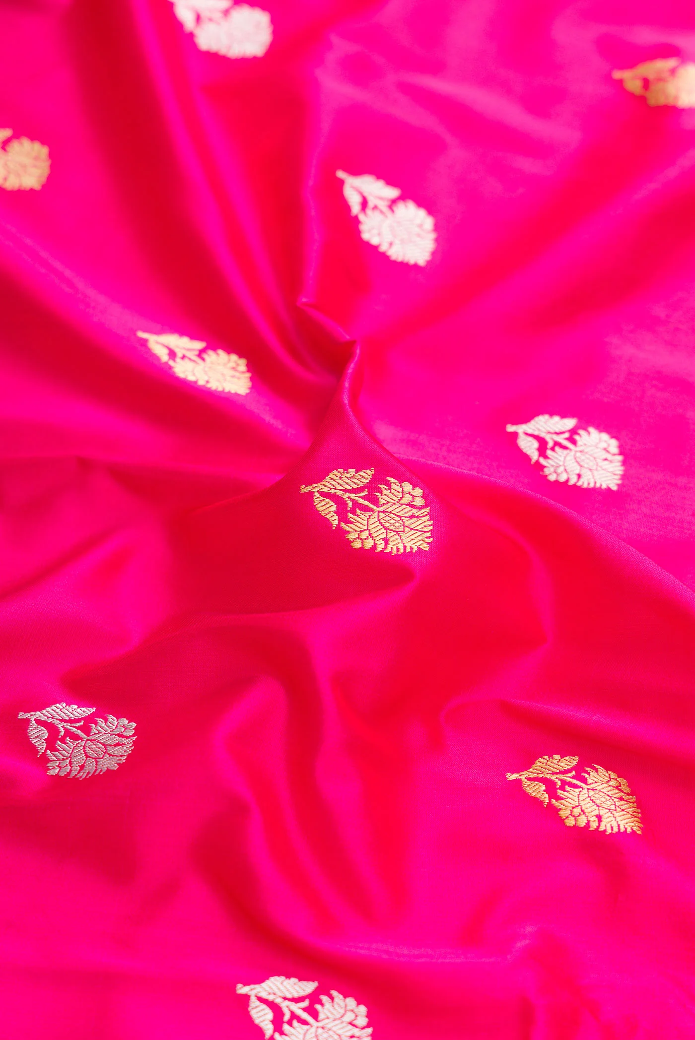 Pure Silk Pure Zari Pink Dual Tone Banarasi Saree - Image 2