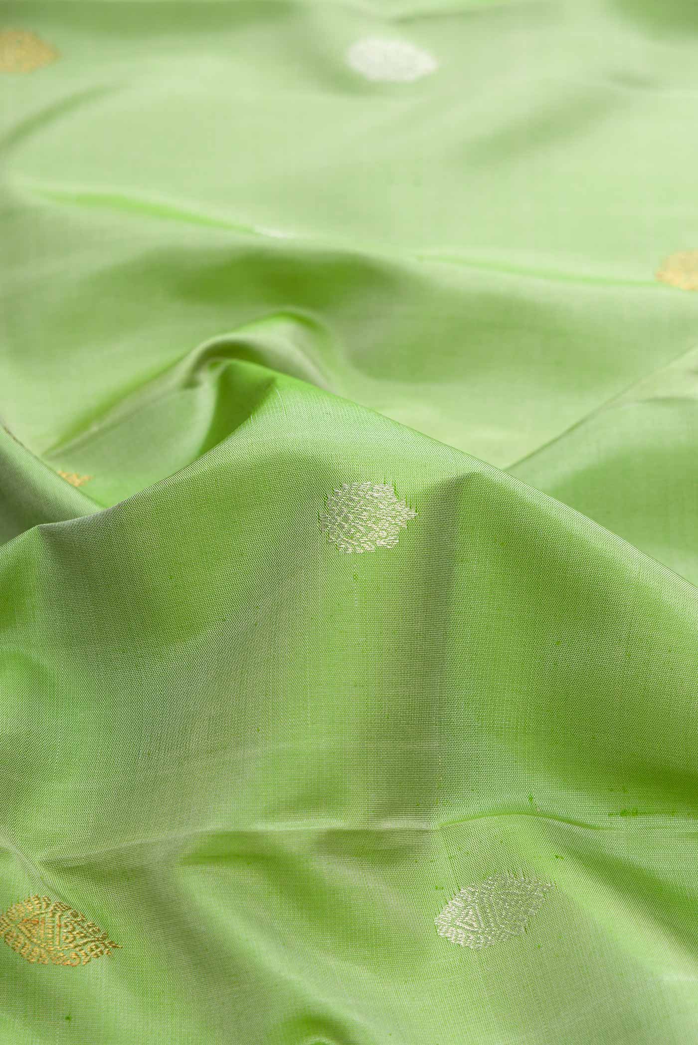 Pure Silk Pure Zari Pista Green Dual Tone Kanjivaram Saree - Image 2