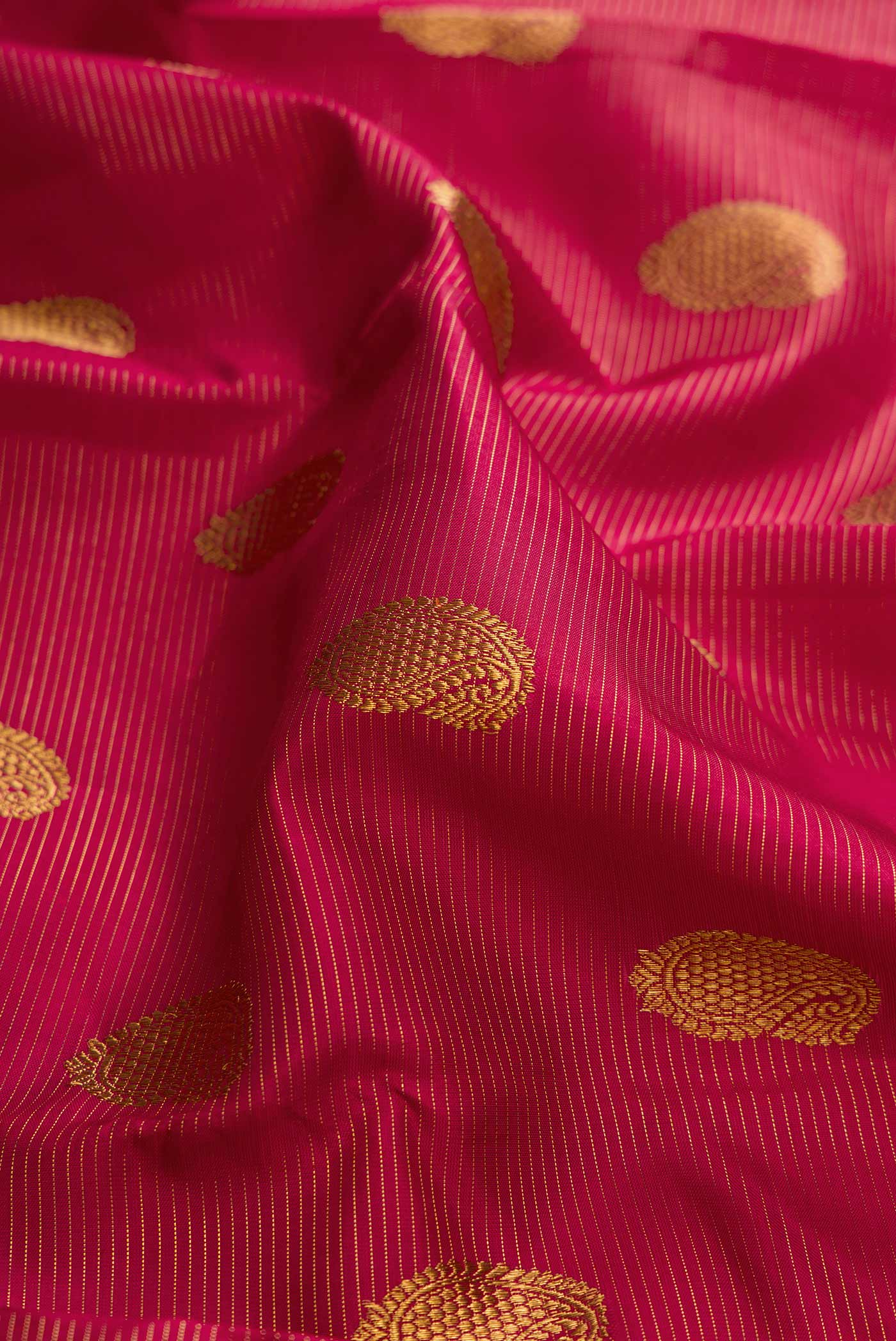Pure Silk Pure Zari Red Dual Tone Kanjivaram Saree - Image 2