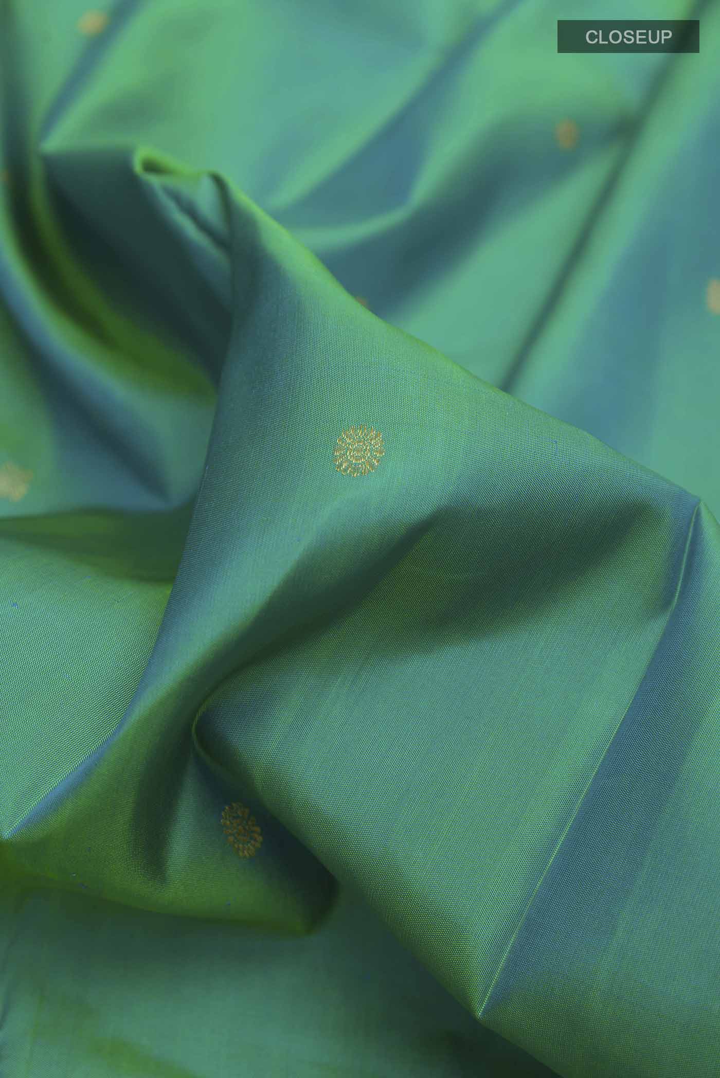 Green with Blue Color Kanjivaram Silk Saree - Image 2