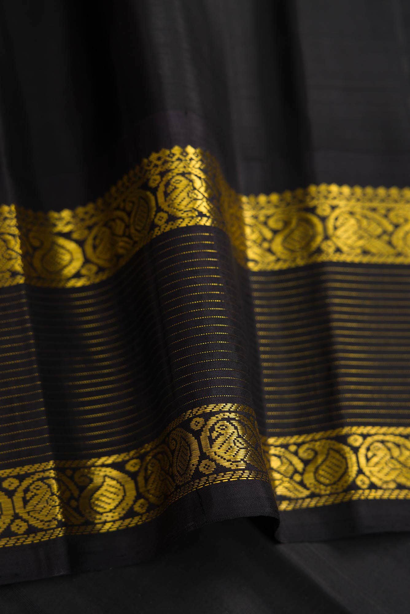 Pure Silk Pure Zari Rani Pink Dual Tone Kanjivaram Saree - Image 6