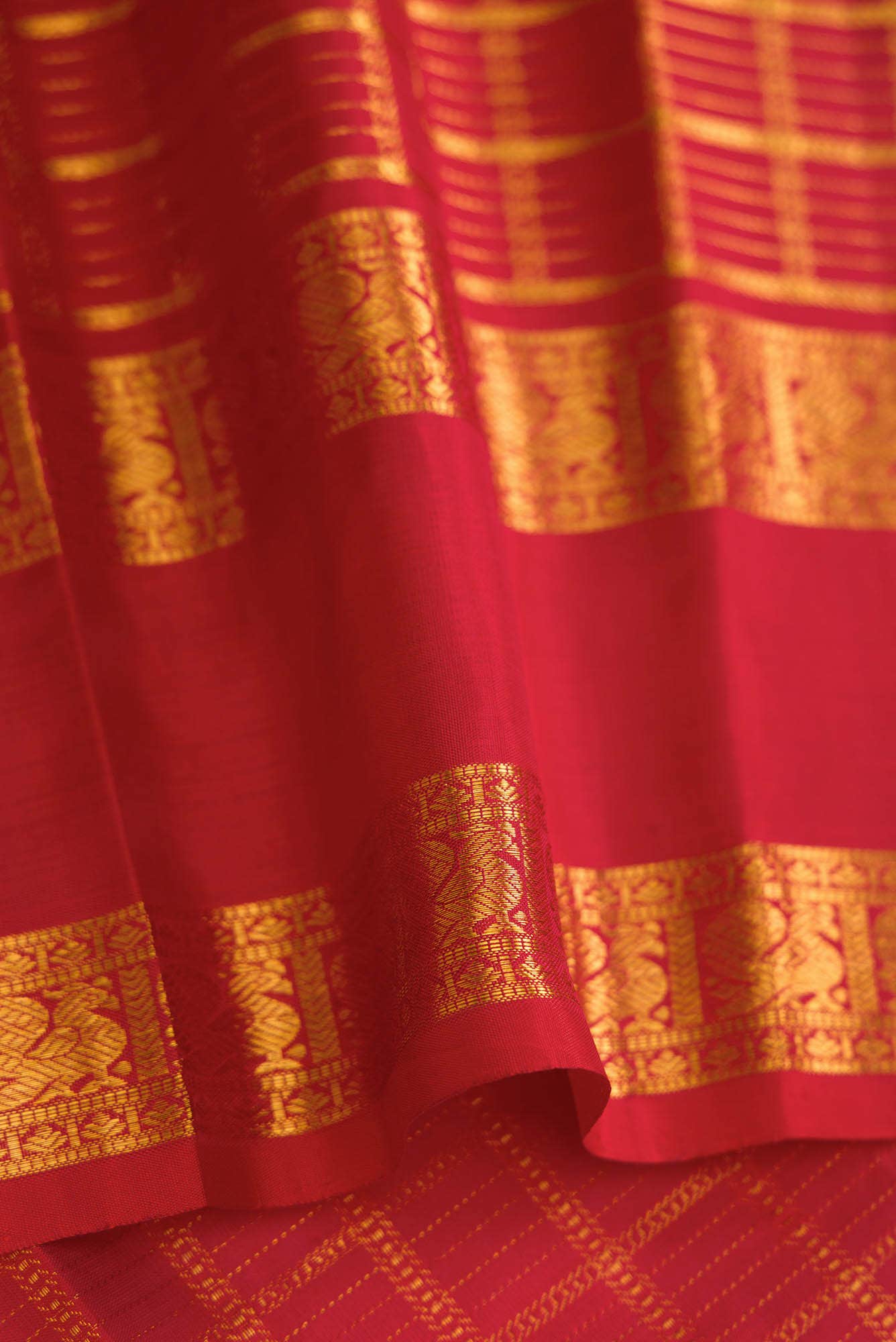 Red Dual Tone Kanjivaram Silk Saree - Image 6
