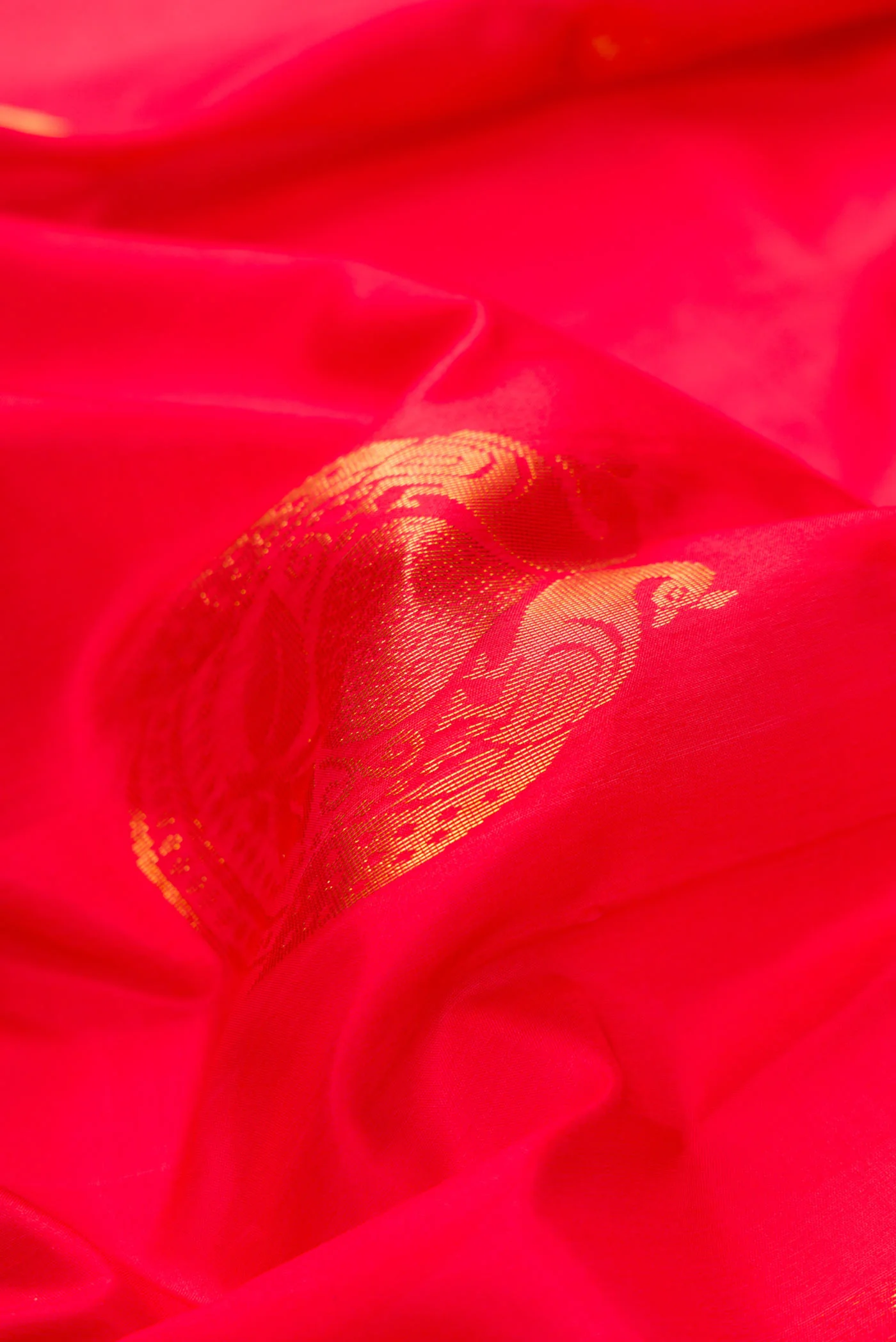 Red with Pink Color Soft Silk Saree - Image 2