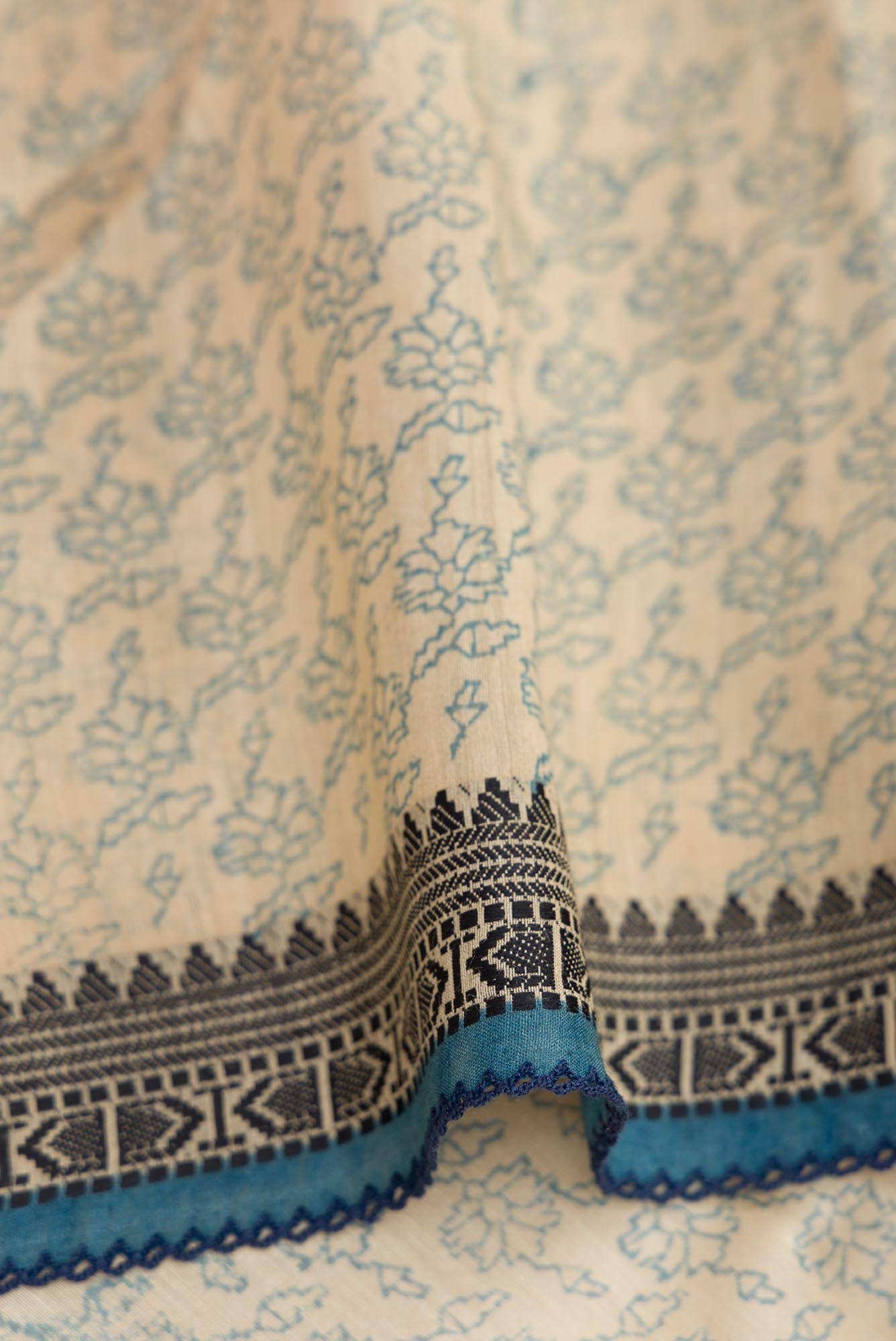 Sandal Dual Tone Tussar Silk Saree - Image 4
