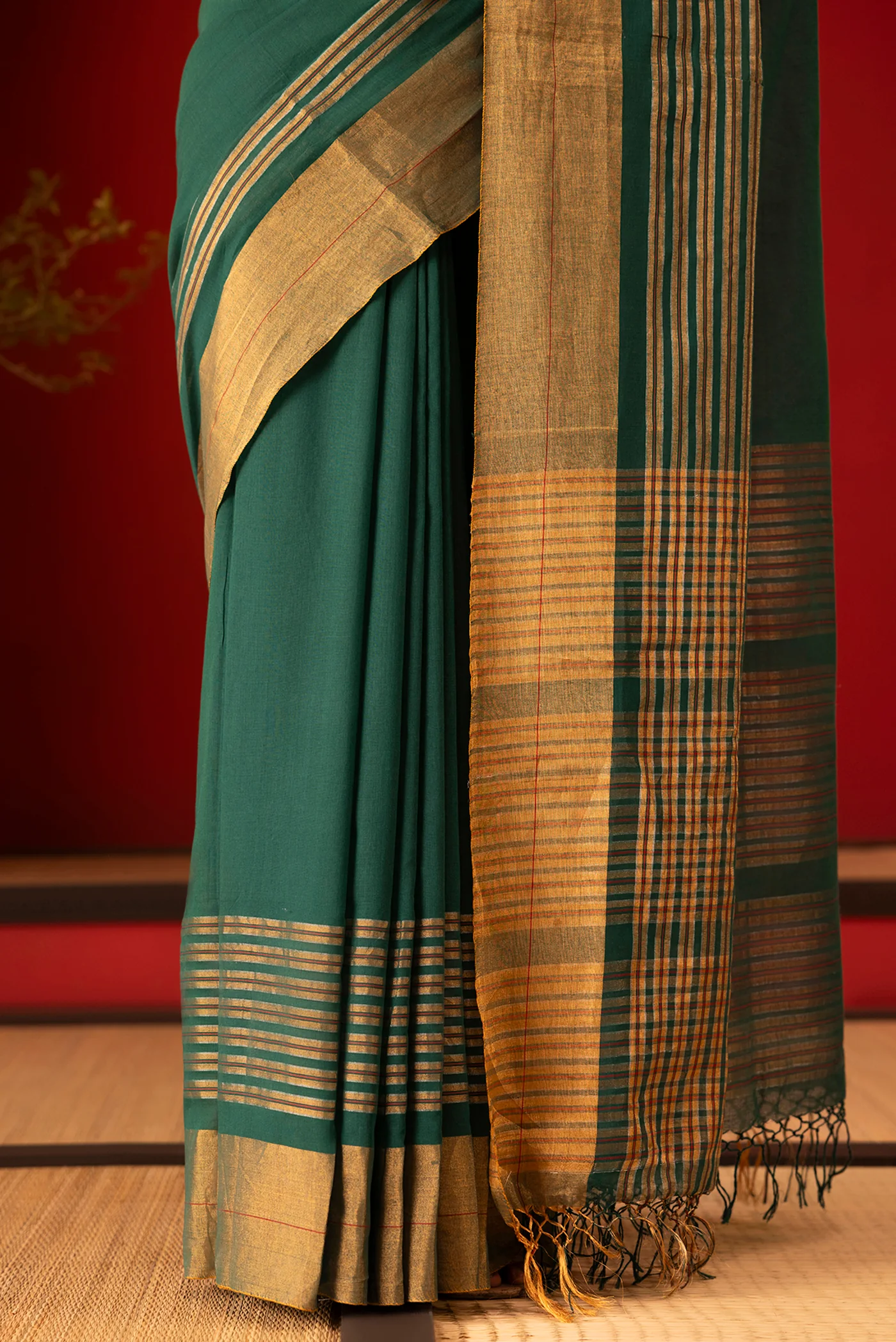 Surahi-Bottle Green Cotton Saree - Image 5