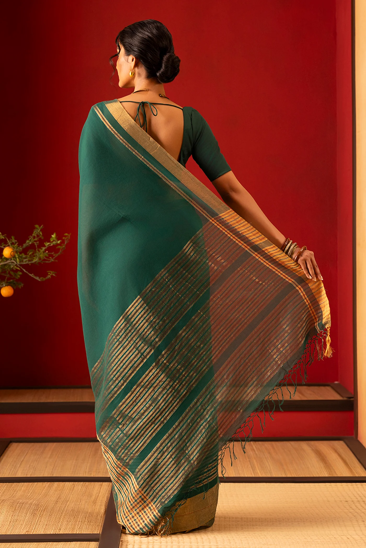 Surahi-Bottle Green Cotton Saree - Image 6
